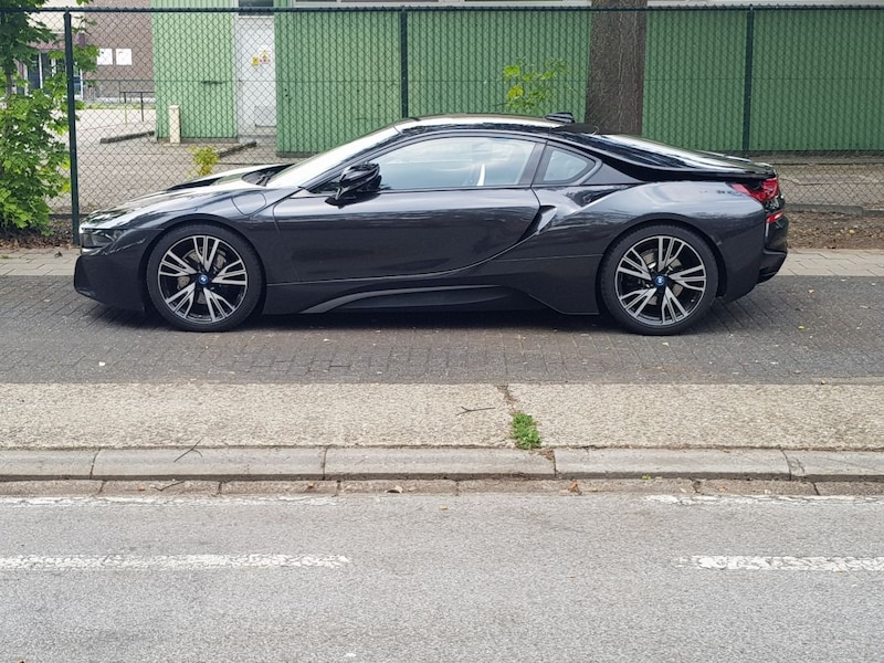BMW i8 (2015)