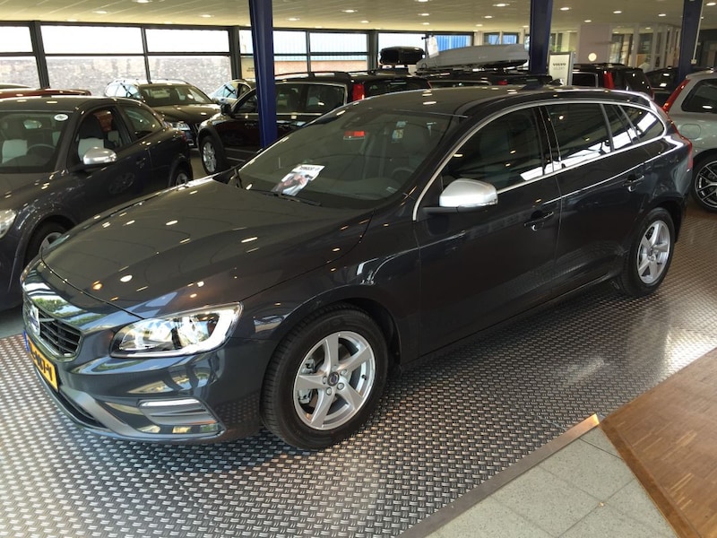 Volvo V60 D3 R-Design (2015)