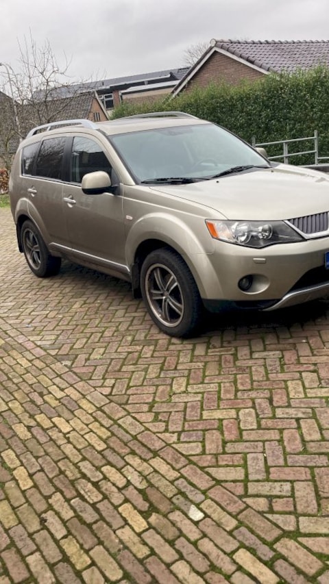 Mitsubishi Outlander 2.2 Di-D 4WD Intense+