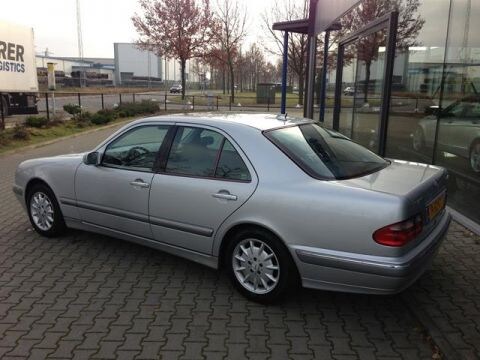 Mercedes-Benz E 220 CDI Elegance Select (2002)