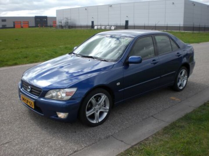 Lexus IS 200