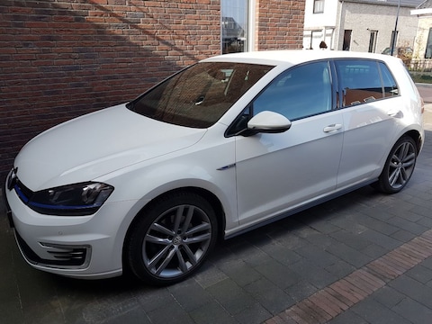 Volkswagen Golf 1.4 TSI GTE (2014)