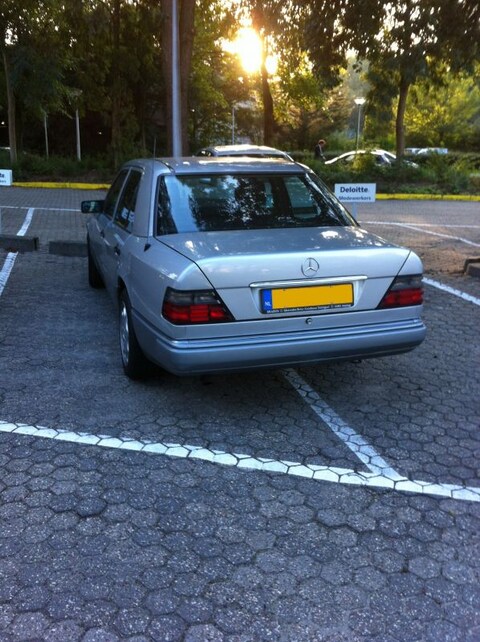 Mercedes-Benz E 220 (1994)