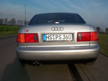 Audi S8 quattro (1999)