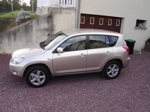 Toyota RAV4 2.0 16v VVT-i Executive (2006)