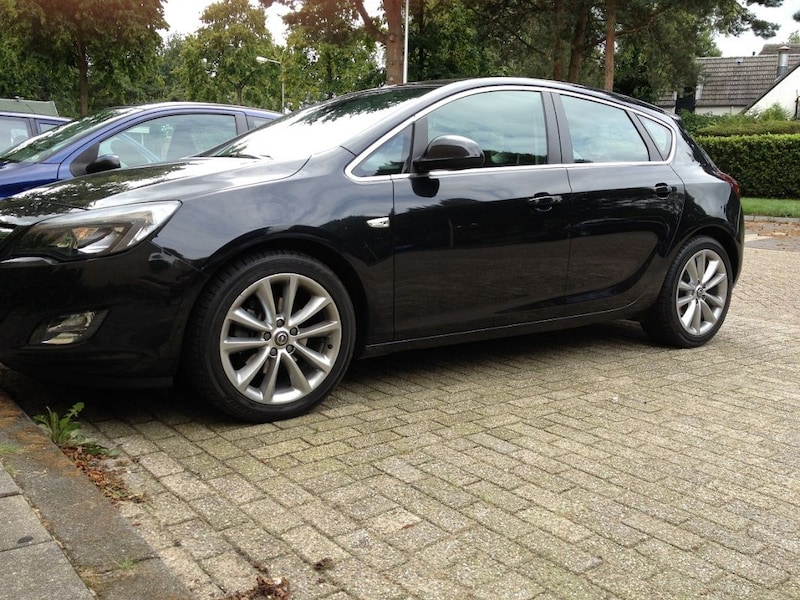 Opel Astra 1.6 Turbo Sport (2012)