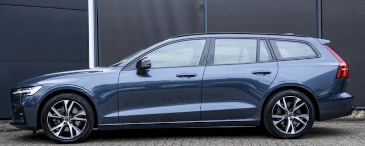 Volvo V60 B3 Plus (2023)