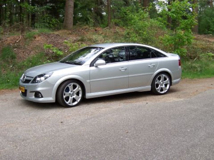 Opel Vectra GTS OPC (2007)