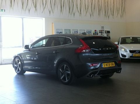 Volvo V40 D2 R-Design (2013)