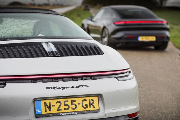 Porsche Taycan vs a href=