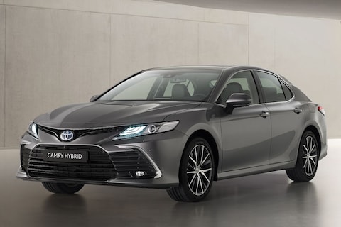 Toyota Camry 2.5 Hybrid Business Plus (2021)
