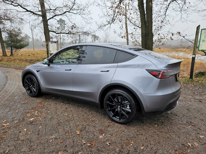 Tesla Model Y Long Range AWD (2023)