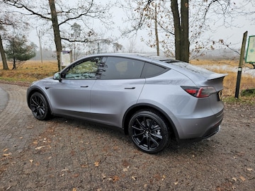 Tesla Model Y Long Range AWD (2023)