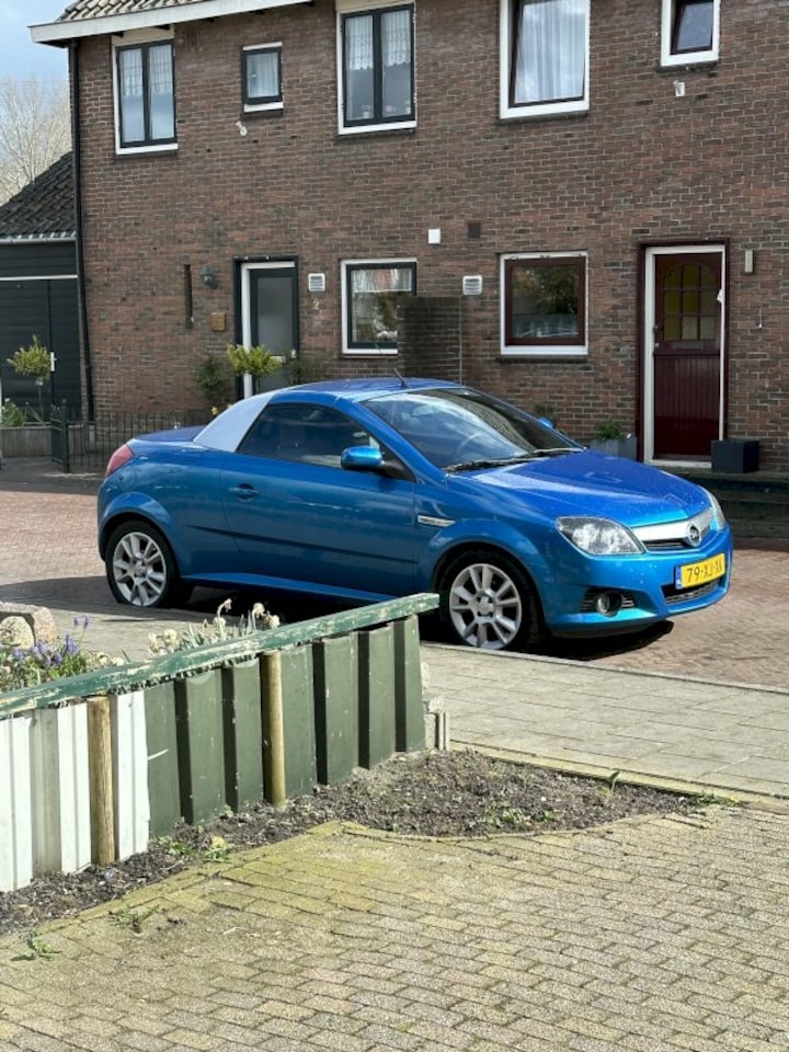 Opel Tigra TwinTop 1.8 Sport (2007)