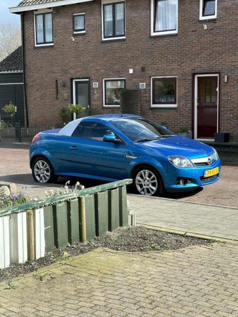 Opel Tigra TwinTop 1.8 Sport (2007)