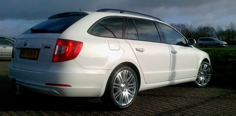 Skoda Superb Combi 1.6 TDI Greenline Active Businessline (2012)