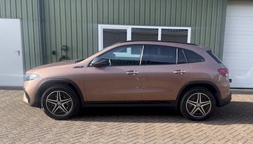 Mercedes-Benz EQA 300 4MATIC AMG Line (2022)