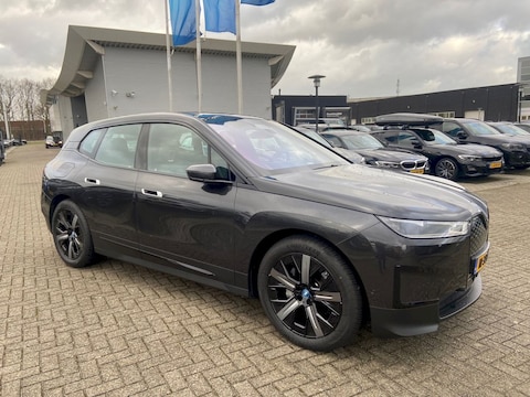 BMW iX xDrive50 (2021)