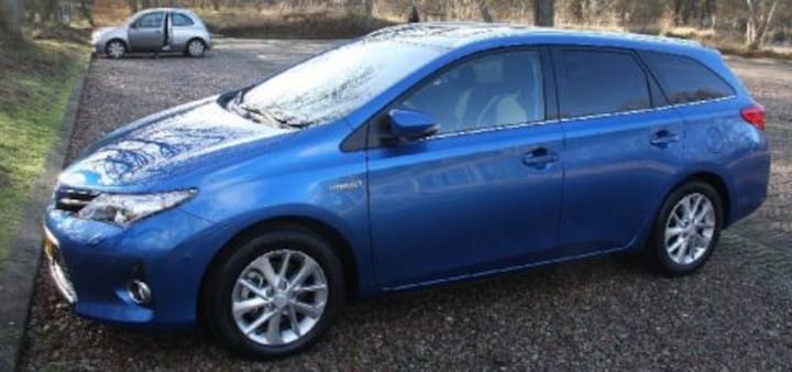 Toyota Auris Touring Sports 1.8 Hybrid Lease Plus (2014)