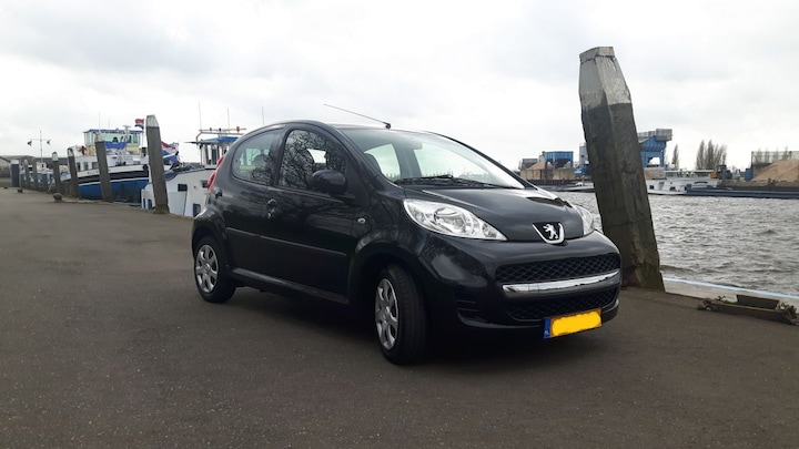 Peugeot 107 XS 1.0 (2011)