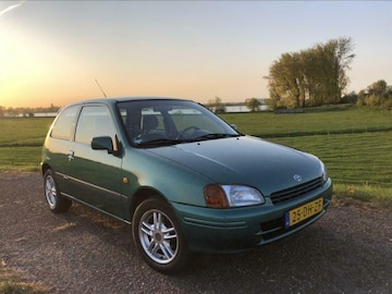 Toyota Starlet 1.3i (1999)