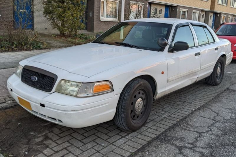 Ford Crown Victoria (2011) - In Het Wild - AutoWeek