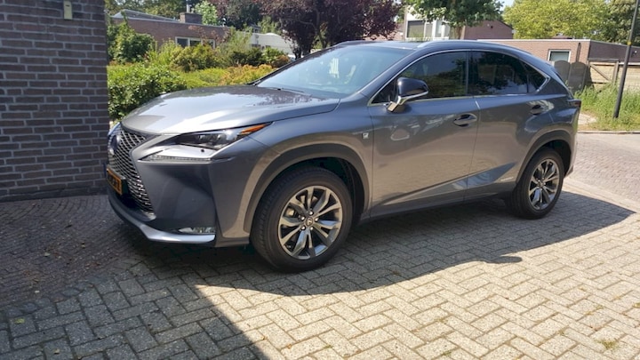 Lexus NX 300h AWD F Sport Line (2017)