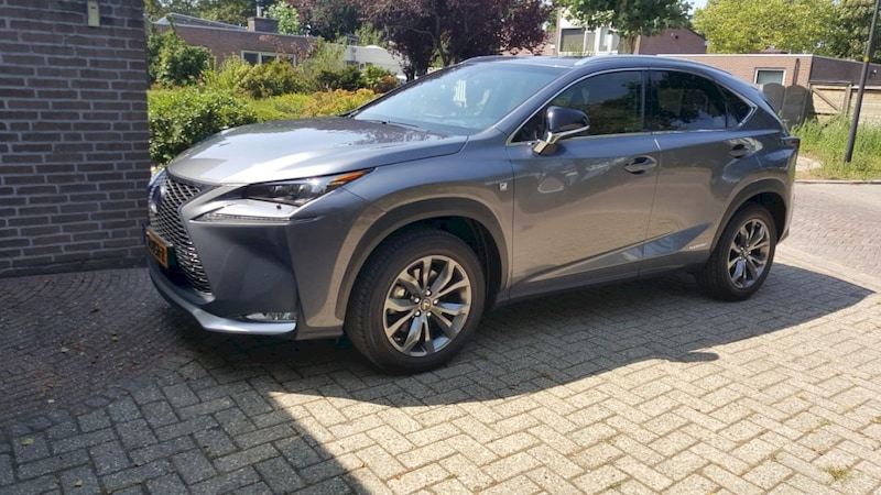 Lexus NX 300h AWD F Sport Line (2017)