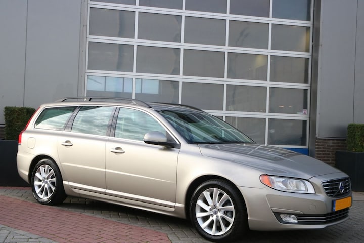 Volvo V70 D2 Momentum (2013)