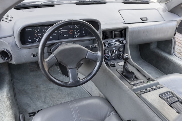 DeLorean DMC-12