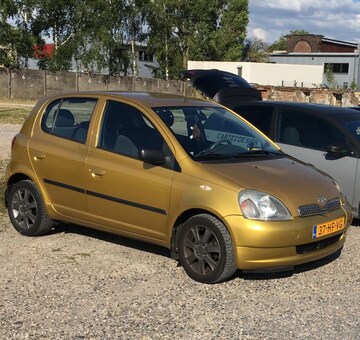 Toyota Yaris 1.3 16v VVT-i Linea Sol (2001)