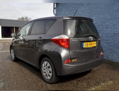 Toyota Verso-S 1.3 VVT-i Aspiration (2011)