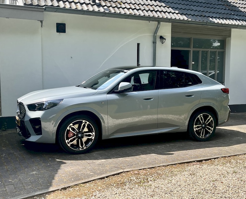 BMW iX2 eDrive20 (2025)