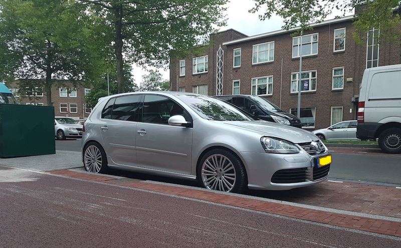 Volkswagen Golf R32 (2008)