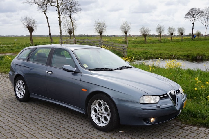 Alfa Romeo 156 Sportwagon 2.5 V6 24V Distinctive (2002)