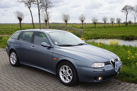 Alfa Romeo 156 Sportwagon 2.5 V6 24V Distinctive (2002)