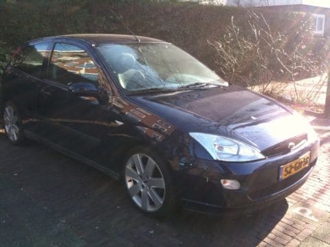 Ford Focus 1.6i 16V Trend (2000)