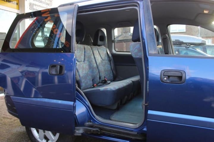 Mitsubishi Space Runner