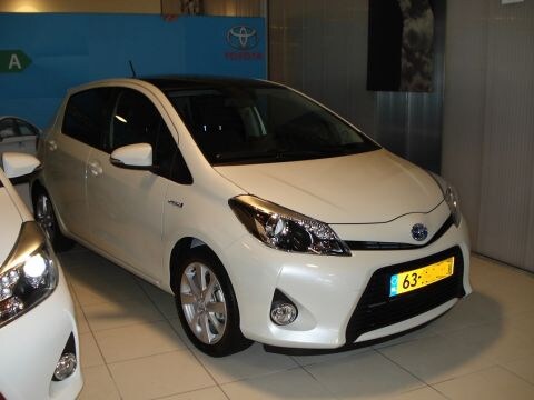 Toyota Yaris 1.5 Full Hybrid Dynamic (2012)