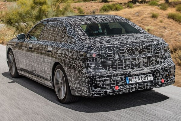 BMW i7 spyshots