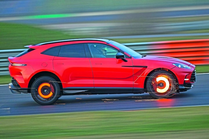 Aston Martin DBX 707