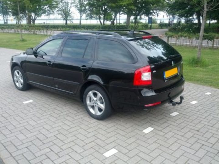 Skoda Octavia Combi 1.6 TDI Greentech Arctic