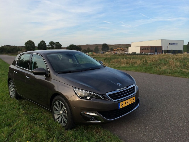 Peugeot 308 Allure 1.6 BlueHDi (2014)