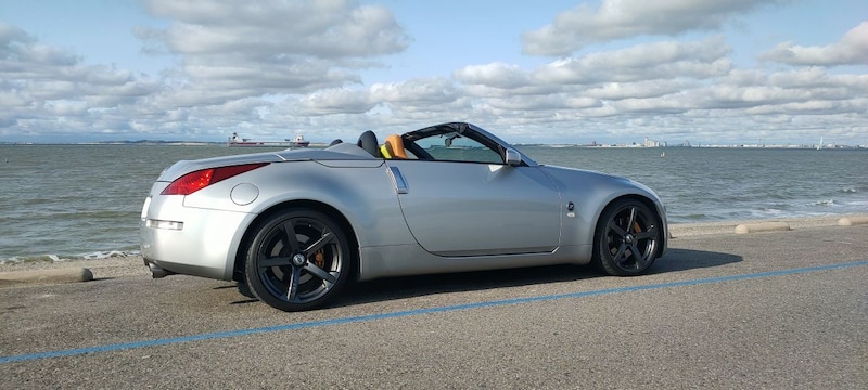 Nissan 350Z Roadster (2006)