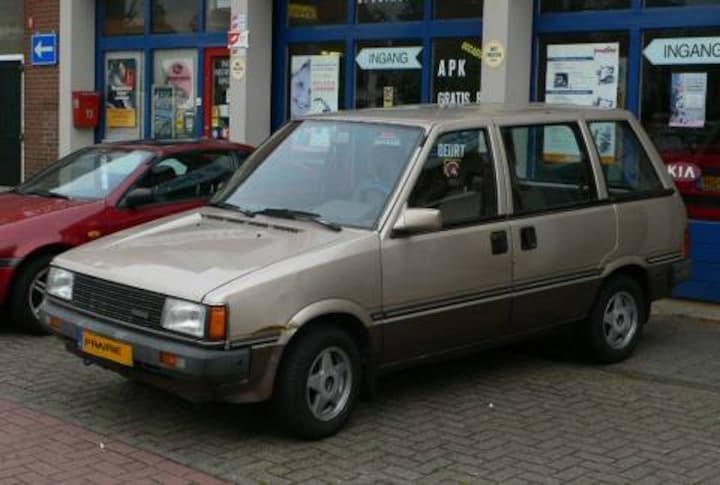 Nissan Prairie 1.8 SGL (1988)
