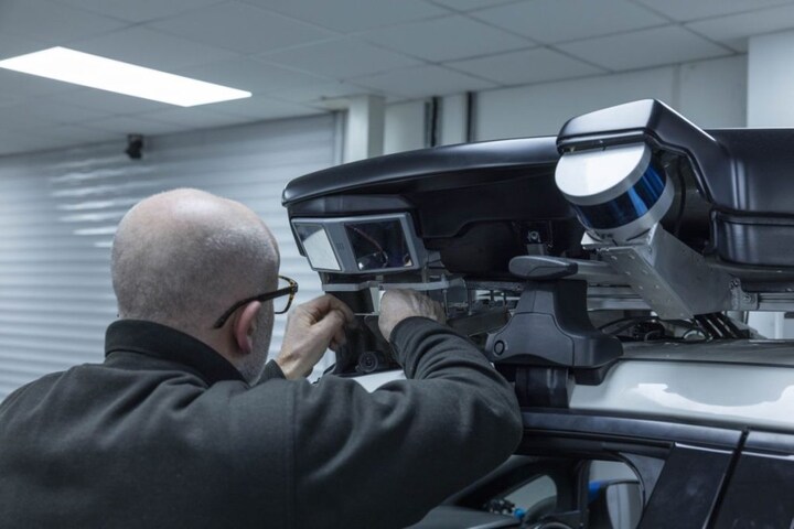 Nissan EvolvAD autonoom