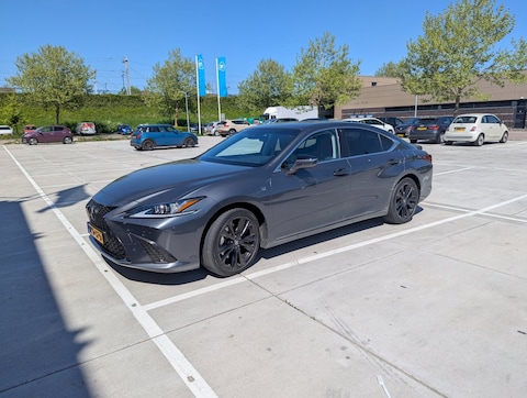 Lexus ES 300h F Sport Design (2023)