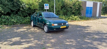 Volkswagen Polo Sedan 1.6 75pk (1999)