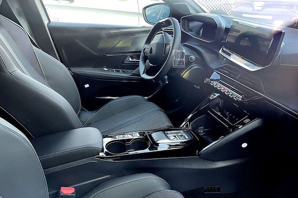Spyshots Peugeot 208 facelift