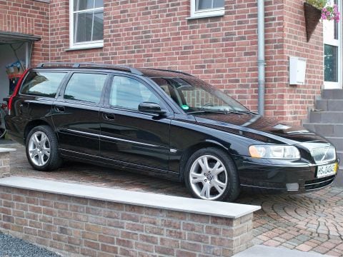 Volvo V70 D5 Momentum (2005)